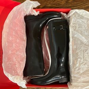 Hunter Boots Refined Gloss- Looks brand New, with box